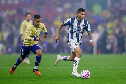 Erick S&aacute;nchez de Am&eacute;rica y Orbel&iacute;n Pineda de Monterrey en el Am&eacute;rica vs. Monterrey del Apertura 2026